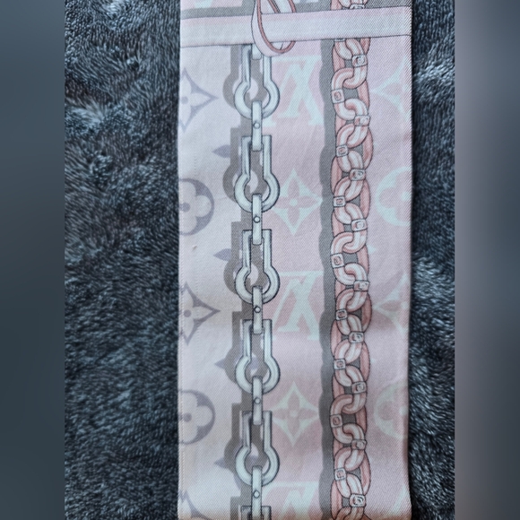 Louis Vuitton (LV) Bandeau - Picture 7 of 10